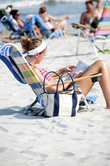 beach-sand-girl-sunshine-woman-play-944134-pxhere.com